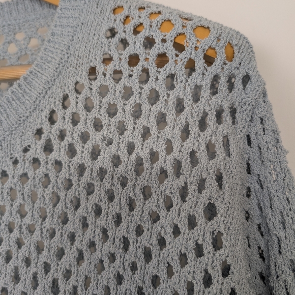 SIMONS BABY BLUE CROCHET CROP TOP SIZE MEDIUM - Picture 3 of 6